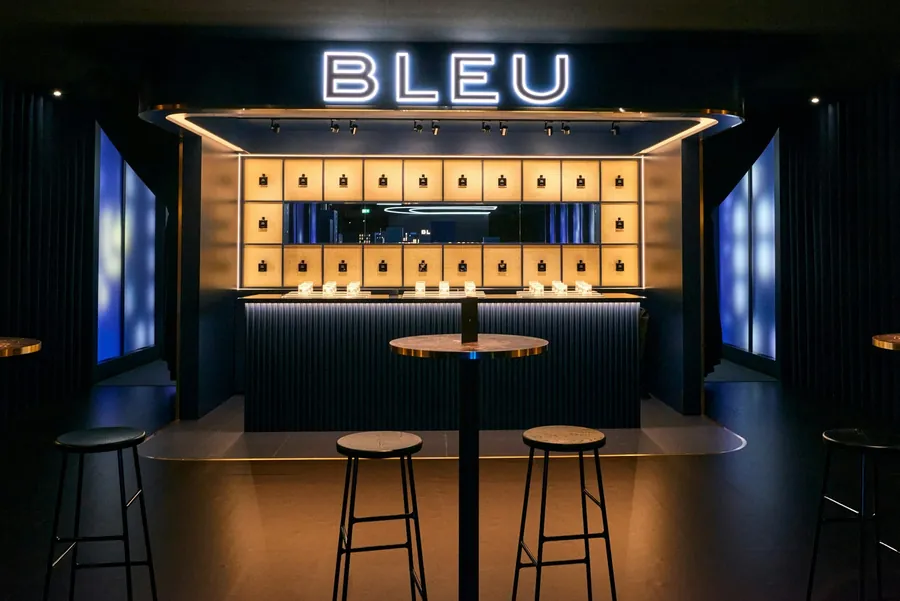 CHANEL Le Grand Numéro: the BLEU bar in a dark blue speakeasy with high stools